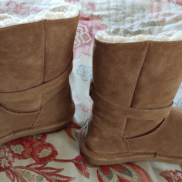 Bear paw boots "LIKE NEW" - Picture 2 of 14